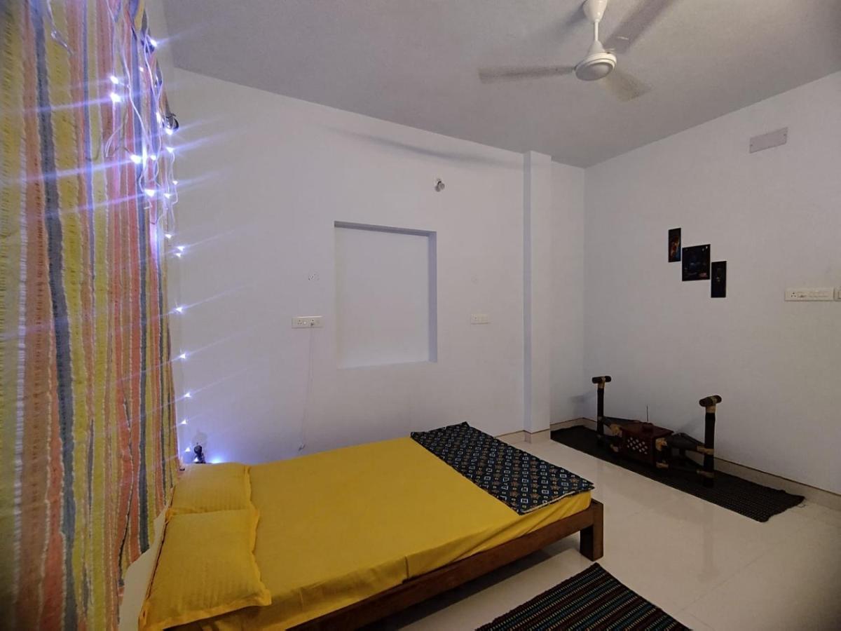 אורוויל Funk Monk Hostel מראה חיצוני תמונה