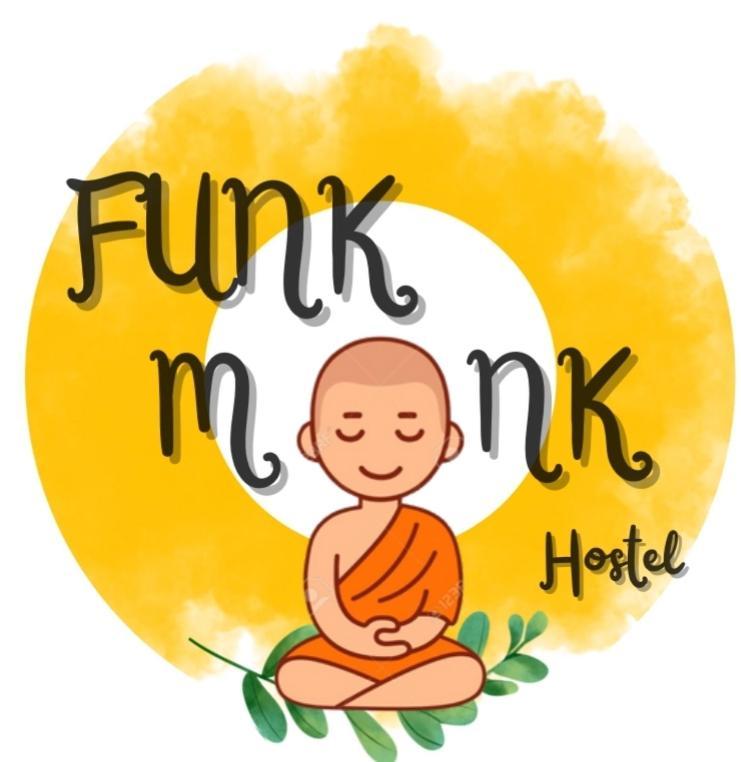 אורוויל Funk Monk Hostel מראה חיצוני תמונה