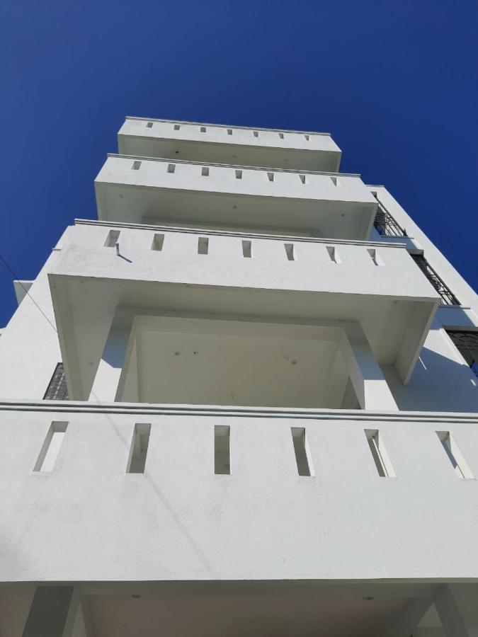 אורוויל Funk Monk Hostel מראה חיצוני תמונה