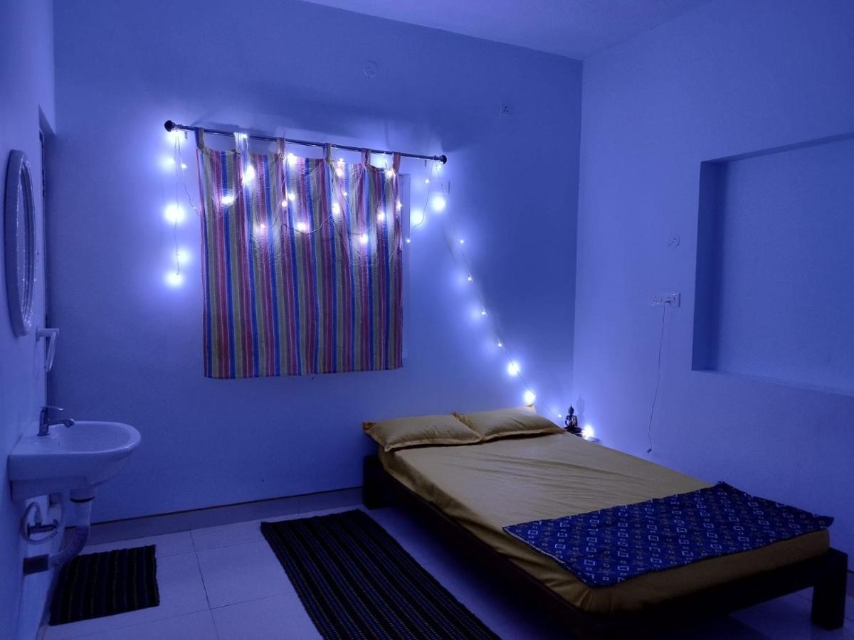 אורוויל Funk Monk Hostel מראה חיצוני תמונה