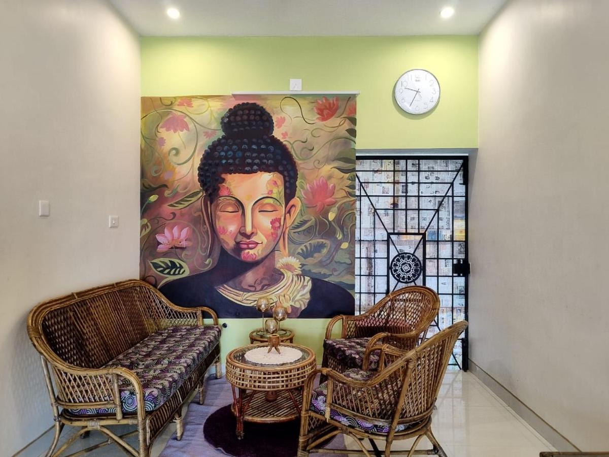 אורוויל Funk Monk Hostel מראה חיצוני תמונה