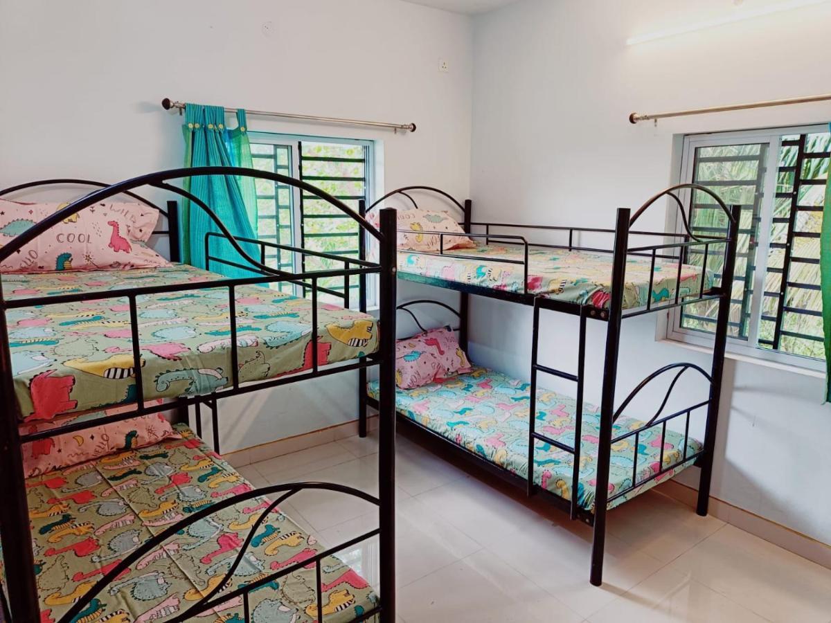 אורוויל Funk Monk Hostel מראה חיצוני תמונה