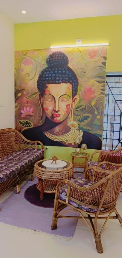 אורוויל Funk Monk Hostel מראה חיצוני תמונה