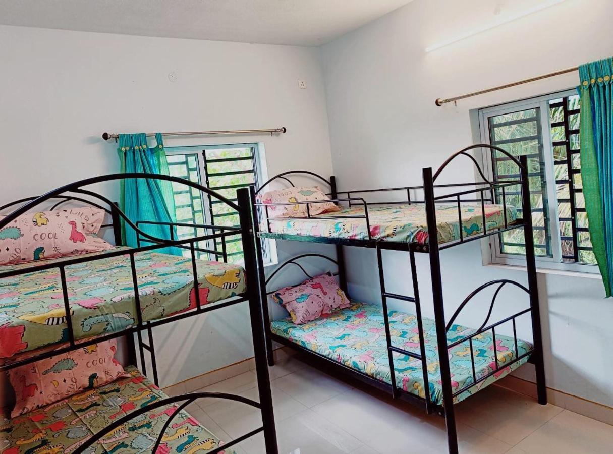 אורוויל Funk Monk Hostel מראה חיצוני תמונה