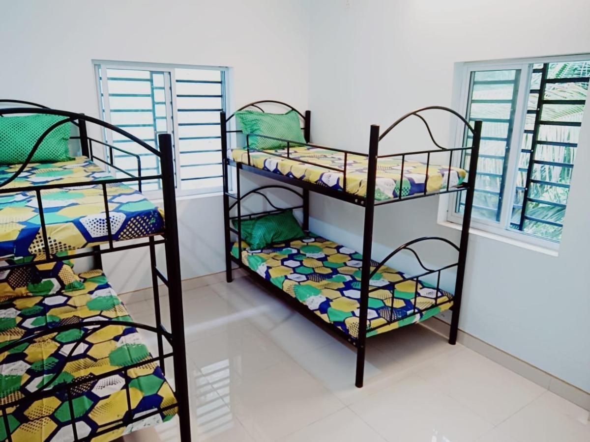 אורוויל Funk Monk Hostel חדר תמונה