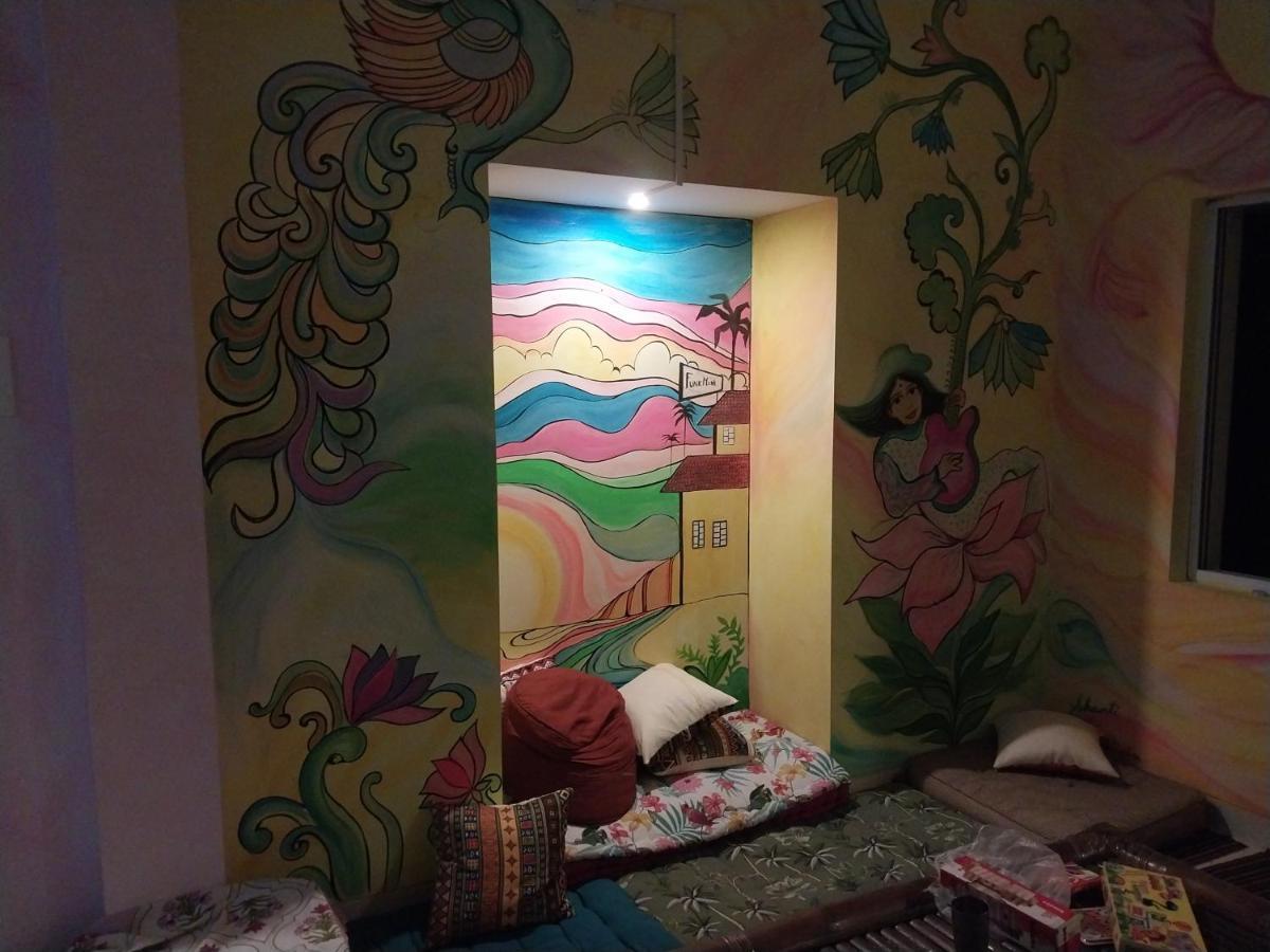 אורוויל Funk Monk Hostel מראה חיצוני תמונה